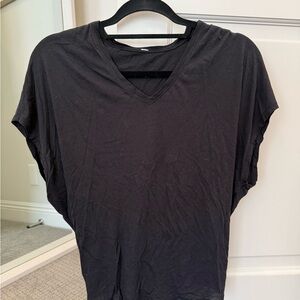 lululemon athletica Black V-Neck Short Sleeve Tee